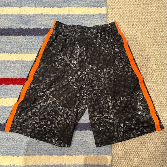 Champion Boys athletic shorts - Picture 2 of 3